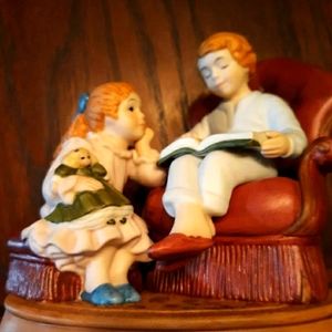 Avon Vintage Christmas porcelain collectable